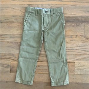 NWT Carter’s straight fit khaki pants Size 3T.